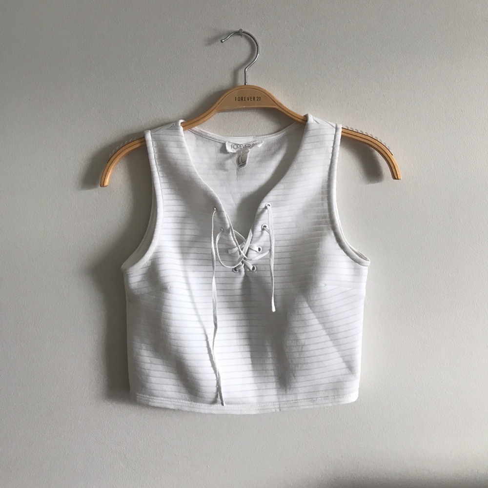 WHITE CROP TOP